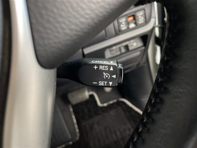 ヴォクシー ハイブリッドＺＳ　煌　純正９型ナビ　フリップダウンモニター　クルーズコントロール　バックカメラ　両側パワースライドドア　オートマチックハイビーム　オートライト　プリクラッシュセーフティ　ドライブレコーダー　レーンキープ（14枚目）