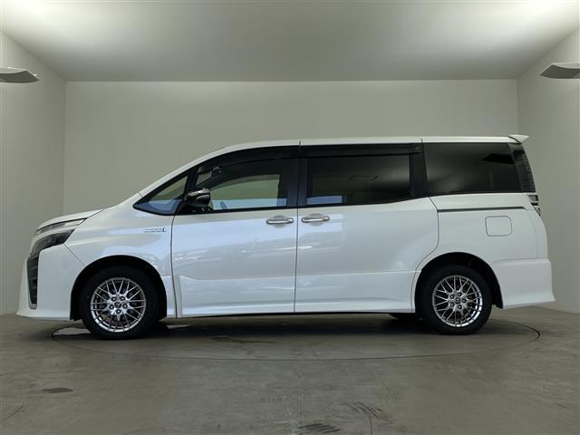 ヴォクシー ハイブリッドＺＳ　煌　純正９型ナビ　フリップダウンモニター　クルーズコントロール　バックカメラ　両側パワースライドドア　オートマチックハイビーム　オートライト　プリクラッシュセーフティ　ドライブレコーダー　レーンキープ（33枚目）