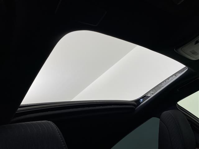 クラウンハイブリッド ＲＳ　ワンオーナー　サンルーフ　純正ナビ　フルセグ　Ｂｌｕｅｔｏｏｔｈ　バックカメラ　クルーズコントロール　ステアリングスイッチ　電子パーキング　オートハイビーム　ＥＴＣ　シートヒーター　パワーシート（2枚目）