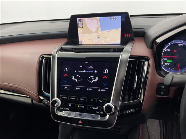 クラウンハイブリッド ＲＳ　ワンオーナー　サンルーフ　純正ナビ　フルセグ　Ｂｌｕｅｔｏｏｔｈ　バックカメラ　クルーズコントロール　ステアリングスイッチ　電子パーキング　オートハイビーム　ＥＴＣ　シートヒーター　パワーシート（5枚目）