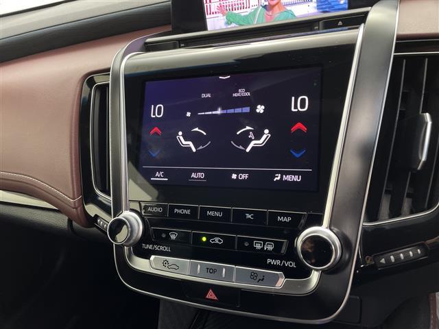 クラウンハイブリッド ＲＳ　ワンオーナー　サンルーフ　純正ナビ　フルセグ　Ｂｌｕｅｔｏｏｔｈ　バックカメラ　クルーズコントロール　ステアリングスイッチ　電子パーキング　オートハイビーム　ＥＴＣ　シートヒーター　パワーシート（8枚目）