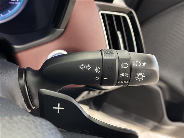 クラウンハイブリッド ＲＳ　ワンオーナー　サンルーフ　純正ナビ　フルセグ　Ｂｌｕｅｔｏｏｔｈ　バックカメラ　クルーズコントロール　ステアリングスイッチ　電子パーキング　オートハイビーム　ＥＴＣ　シートヒーター　パワーシート（11枚目）
