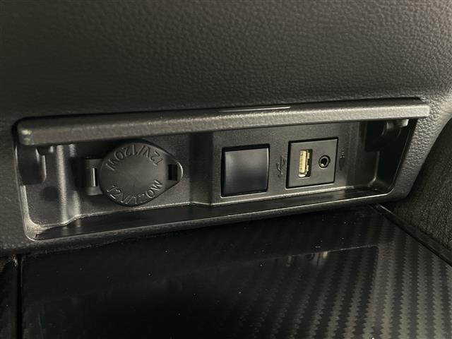 クラウンハイブリッド ＲＳ　ワンオーナー　サンルーフ　純正ナビ　フルセグ　Ｂｌｕｅｔｏｏｔｈ　バックカメラ　クルーズコントロール　ステアリングスイッチ　電子パーキング　オートハイビーム　ＥＴＣ　シートヒーター　パワーシート（14枚目）