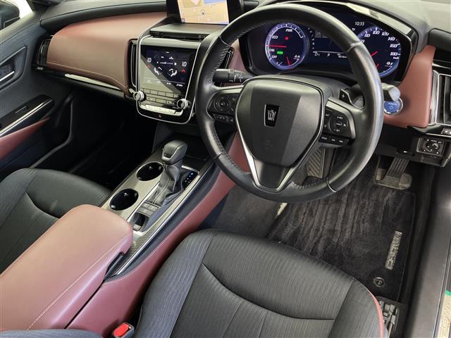クラウンハイブリッド ＲＳ　ワンオーナー　サンルーフ　純正ナビ　フルセグ　Ｂｌｕｅｔｏｏｔｈ　バックカメラ　クルーズコントロール　ステアリングスイッチ　電子パーキング　オートハイビーム　ＥＴＣ　シートヒーター　パワーシート（21枚目）