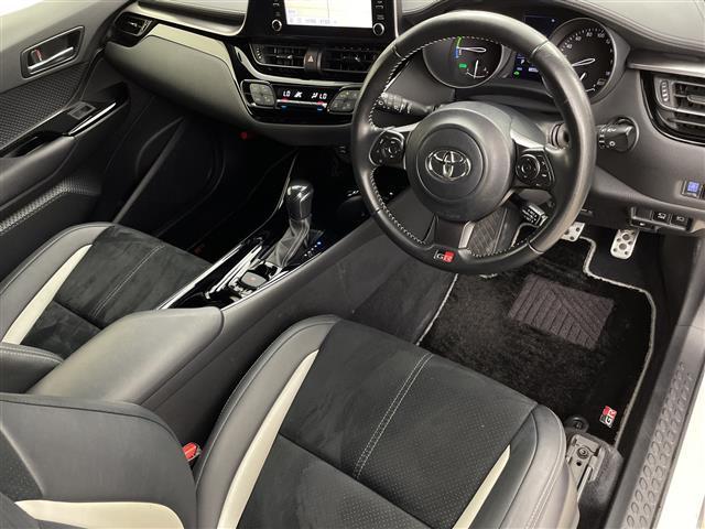 Ｃ－ＨＲ Ｓ　ＧＲスポーツ　純正ＤＡ　パノラミックビューモニター　レーダークルーズコントロール　プリクラッシュセーフティー　レーンキープアシスト　オートライト　オートハイビーム　ステアリングリモコン　電動パーキングブレーキ（19枚目）