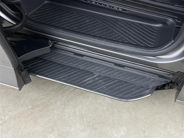 ヴェルファイア Ｚ　プレミア　純正１４型ＤＡ　左右独立ムーンルーフ　デジタルインナーミラー　ユニバーサルステップ　トヨタセーフティーセンス　プリクラッシュセーフティ　レーントレーシングアシスト　レーダークルーズコントロール（28枚目）