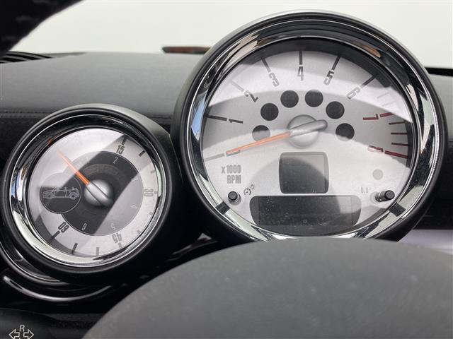 ＭＩＮＩ クーパーＳ　ロードスター　ワンオーナー　純正オーディオ　レザーシート　シートヒーター　純正１７インチアルミホイール　アイドリングストップ　スマートキー　横滑り防止装置　純正フロアマット　スペアキー１本　保証書　取扱説明書（9枚目）