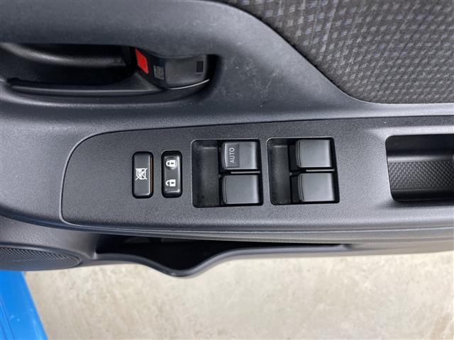 ヴィッツ Ｆ　純正ナビ　Ｂｌｕｅｔｏｏｔｈ　フルセグＴＶ　ビルトインＥＴＣ　バックカメラ　アイドリングストップ　スペアキー　ドライブレコーダー　純正フロアマット　純正アルミホイール　純正ＬＥＤヘッドライト（10枚目）