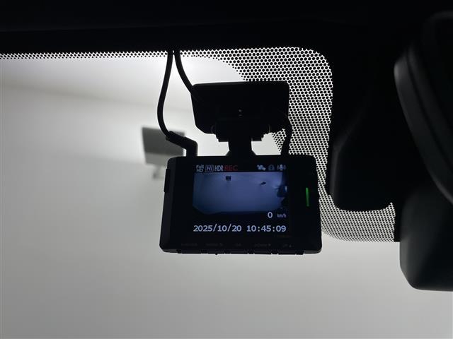 ＲＣ ＲＣ３００ｈ　Ｆスポーツ　メーカー１０．３インチＳＤナビ　バックカメラ　オレンジキャリパー　ビルトインＥＴＣ２．０　前後ドライブレコーダー　レクサスセーフティシステムプラス　プリクラッシュセーフティ　レーントレーシングアシスト（3枚目）