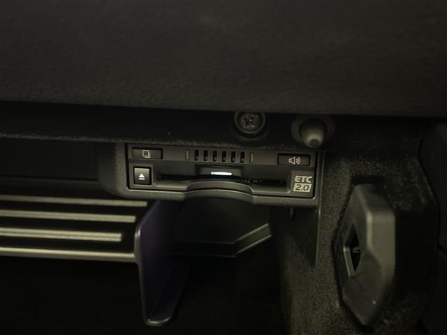 ＲＣ ＲＣ３００ｈ　Ｆスポーツ　メーカー１０．３インチＳＤナビ　バックカメラ　オレンジキャリパー　ビルトインＥＴＣ２．０　前後ドライブレコーダー　レクサスセーフティシステムプラス　プリクラッシュセーフティ　レーントレーシングアシスト（4枚目）