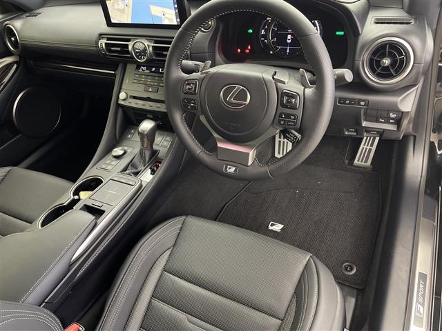 ＲＣ ＲＣ３００ｈ　Ｆスポーツ　メーカー１０．３インチＳＤナビ　バックカメラ　オレンジキャリパー　ビルトインＥＴＣ２．０　前後ドライブレコーダー　レクサスセーフティシステムプラス　プリクラッシュセーフティ　レーントレーシングアシスト（28枚目）