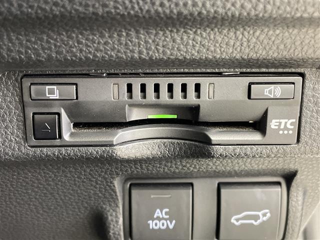 カローラクロス ハイブリッド　Ｚ　純正９インチディスプレイオーディオ　パノラミックビューモニター　プリクラッシュセーフティ　レーンキープアシスト　レーダークルーズコントロール　電動リアゲート　ブラインドスポットモニター　ドラレコ（8枚目）