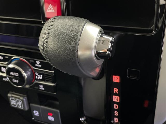 ルーミー カスタムG 純正ディスプレイオーディオフルセグテレビBluetoothCarPlay/AndroidAutoフロアマット☆全方位モニター両側パワースライドドアスペアキーレーダークルーズコントロール(13枚目)