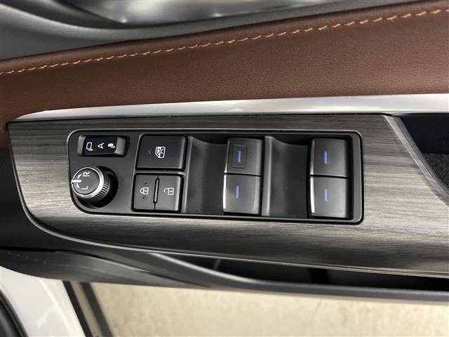 ハリアーハイブリッド Ｚ　メーカーナビ　Ｂｌｕｅｔｏｏｔｈ　フルセグＴＶ　トヨタセーフティセンス　ビルトインＥＴＣ　全方位カメラ　バックカメラ　革巻ステアリング　ステアリングスイッチ　レーダークルーズコントロール　パワーシート（10枚目）