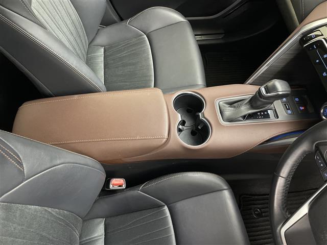 ハリアーハイブリッド Ｚ　メーカーナビ　Ｂｌｕｅｔｏｏｔｈ　フルセグＴＶ　トヨタセーフティセンス　ビルトインＥＴＣ　全方位カメラ　バックカメラ　革巻ステアリング　ステアリングスイッチ　レーダークルーズコントロール　パワーシート（19枚目）