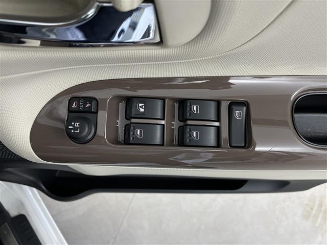 ムーヴキャンバス Ｘリミテッドメイクアップ　ＳＡＩＩＩ　純正８型ナビ　フルセグテレビ　バックカメラ　両側パワースライドドア　ＥＴＣ　スマートアシストＩＩＩ　衝突警報機能　衝突回避支援ブレーキ　誤発進抑制制御機能　車線逸脱警報機能　先行車発進お知らせ機能（13枚目）