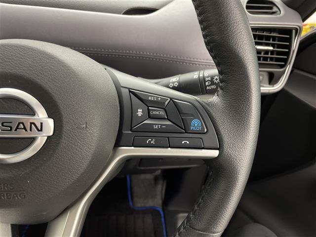 セレナ ｅ－パワー　ハイウェイスターＶ　純正１０型ナビ　フリップダウンモニター　プロパイロット　アラウンドビューモニター　両側パワースライドドア　ナビ連動ドライブレコーダー　ブラインドスポットモニター　ＥＴＣ２．０　オートホールド　ＬＥＤ（9枚目）