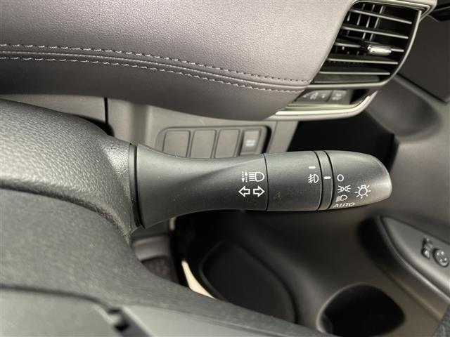 セレナ ｅ－パワー　ハイウェイスターＶ　純正１０型ナビ　フリップダウンモニター　プロパイロット　アラウンドビューモニター　両側パワースライドドア　ナビ連動ドライブレコーダー　ブラインドスポットモニター　ＥＴＣ２．０　オートホールド　ＬＥＤ（11枚目）