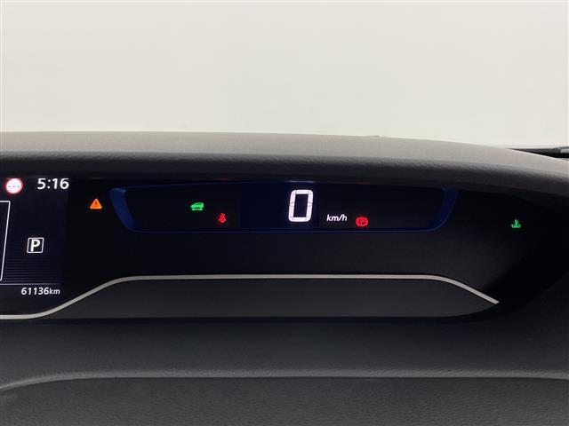 セレナ ｅ－パワー　ハイウェイスターＶ　純正１０型ナビ　フリップダウンモニター　プロパイロット　アラウンドビューモニター　両側パワースライドドア　ナビ連動ドライブレコーダー　ブラインドスポットモニター　ＥＴＣ２．０　オートホールド　ＬＥＤ（12枚目）