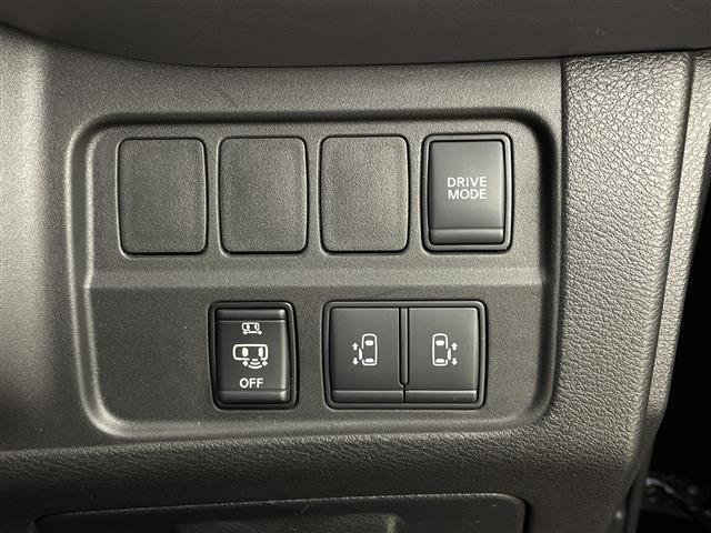 セレナ ｅ－パワー　ハイウェイスターＶ　純正１０型ナビ　フリップダウンモニター　プロパイロット　アラウンドビューモニター　両側パワースライドドア　ナビ連動ドライブレコーダー　ブラインドスポットモニター　ＥＴＣ２．０　オートホールド　ＬＥＤ（16枚目）