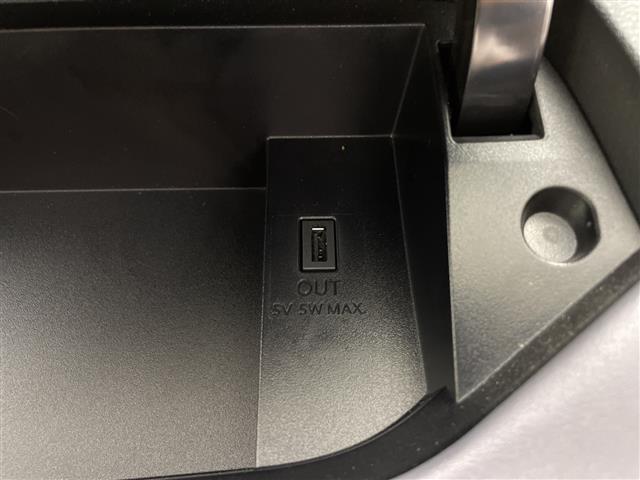 セレナ ｅ－パワー　ハイウェイスターＶ　純正１０型ナビ　フリップダウンモニター　プロパイロット　アラウンドビューモニター　両側パワースライドドア　ナビ連動ドライブレコーダー　ブラインドスポットモニター　ＥＴＣ２．０　オートホールド　ＬＥＤ（21枚目）