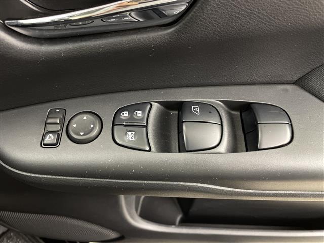 セレナ ｅ－パワー　ハイウェイスターＶ　純正１０型ナビ　フリップダウンモニター　プロパイロット　アラウンドビューモニター　両側パワースライドドア　ナビ連動ドライブレコーダー　ブラインドスポットモニター　ＥＴＣ２．０　オートホールド　ＬＥＤ（23枚目）