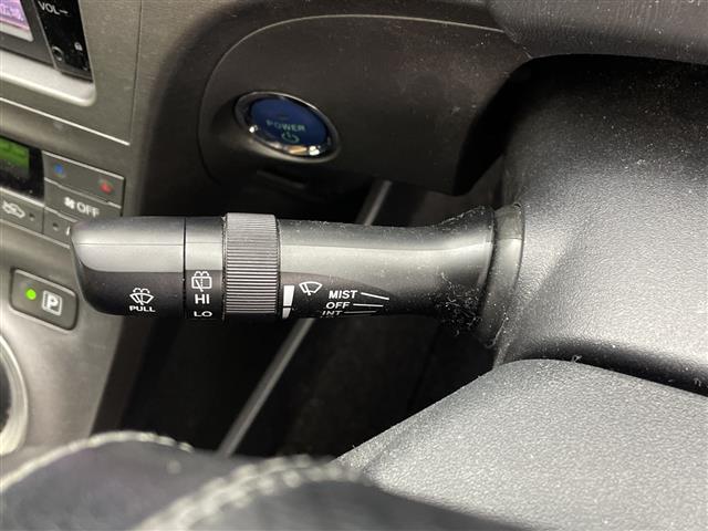 プリウス S 純正ナビ フルセグTV Bluetooth バックカメラ オートライト オートエアコン アイドリングストップ ステアリングスイッチ フロアマット ドアバイザー HiDヘッドライト(7枚目)