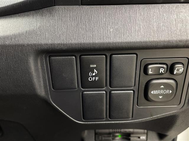 プリウス S 純正ナビ フルセグTV Bluetooth バックカメラ オートライト オートエアコン アイドリングストップ ステアリングスイッチ フロアマット ドアバイザー HiDヘッドライト(13枚目)