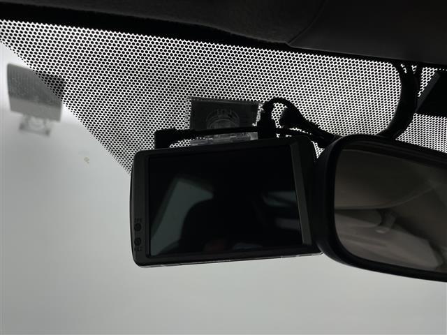 プリウス S 純正ナビ フルセグTV Bluetooth バックカメラ オートライト オートエアコン アイドリングストップ ステアリングスイッチ フロアマット ドアバイザー HiDヘッドライト(15枚目)