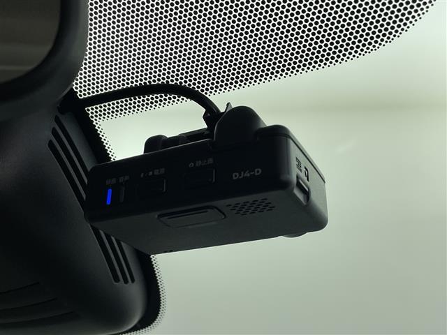 セレナ ｅ－パワー　ハイウェイスターＶ　純正ナビフルセグテレビＤＶＤ／ＣＤ／ＢＴオーディオフリップダウンモニター両側パワースライドドア前後ドラレコハンドルヒーター全席シートヒータークルーズコントロールビルドインＥＴＣ（4枚目）