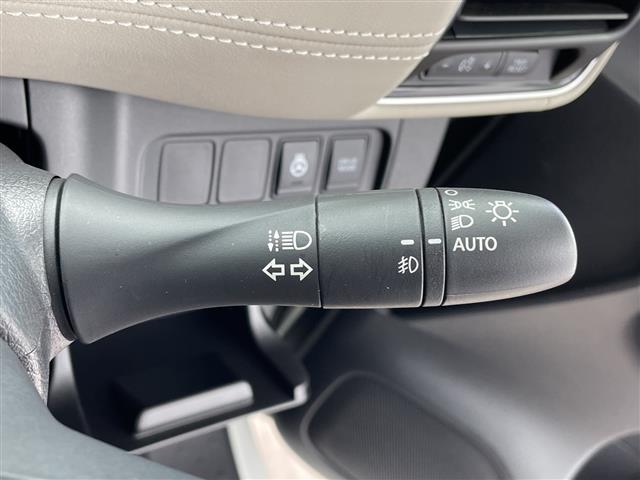 セレナ ｅ－パワー　ハイウェイスターＶ　純正ナビフルセグテレビＤＶＤ／ＣＤ／ＢＴオーディオフリップダウンモニター両側パワースライドドア前後ドラレコハンドルヒーター全席シートヒータークルーズコントロールビルドインＥＴＣ（11枚目）