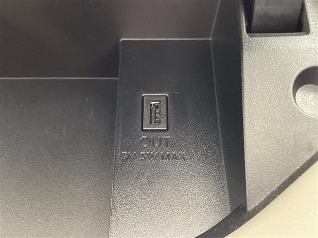 セレナ ｅ－パワー　ハイウェイスターＶ　純正ナビフルセグテレビＤＶＤ／ＣＤ／ＢＴオーディオフリップダウンモニター両側パワースライドドア前後ドラレコハンドルヒーター全席シートヒータークルーズコントロールビルドインＥＴＣ（21枚目）