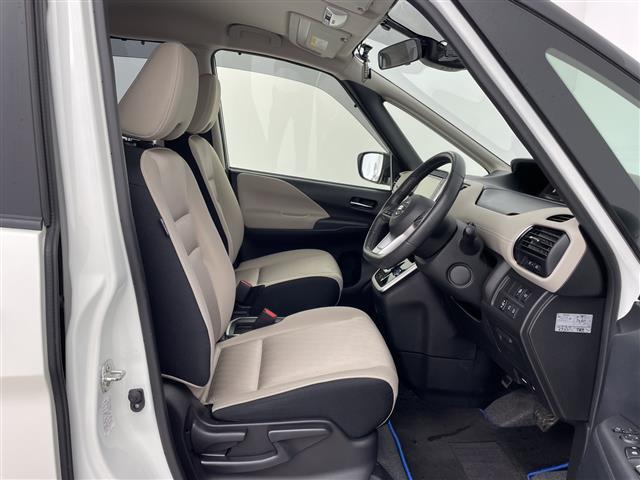 セレナ ｅ－パワー　ハイウェイスターＶ　純正ナビフルセグテレビＤＶＤ／ＣＤ／ＢＴオーディオフリップダウンモニター両側パワースライドドア前後ドラレコハンドルヒーター全席シートヒータークルーズコントロールビルドインＥＴＣ（27枚目）