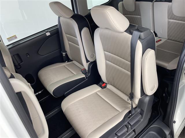 セレナ ｅ－パワー　ハイウェイスターＶ　純正ナビフルセグテレビＤＶＤ／ＣＤ／ＢＴオーディオフリップダウンモニター両側パワースライドドア前後ドラレコハンドルヒーター全席シートヒータークルーズコントロールビルドインＥＴＣ（29枚目）