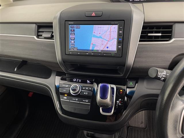 フリードハイブリッド ハイブリッド・Ｇホンダセンシング　純正ＳＤナビＣＤ／ＤＶＤ／ＢＴオーディオ前後ドラレコ両側パワースライドドアビルトインＥＴＣホンダセンシングオートクルーズコントロールレーンキープアシストハーフレザーシ（4枚目）