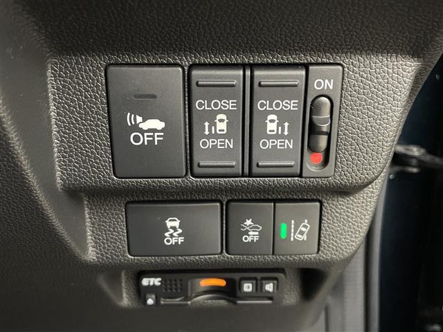 フリードハイブリッド ハイブリッド・Ｇホンダセンシング　純正ＳＤナビＣＤ／ＤＶＤ／ＢＴオーディオ前後ドラレコ両側パワースライドドアビルトインＥＴＣホンダセンシングオートクルーズコントロールレーンキープアシストハーフレザーシ（6枚目）