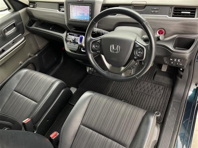 フリードハイブリッド ハイブリッド・Ｇホンダセンシング　純正ＳＤナビＣＤ／ＤＶＤ／ＢＴオーディオ前後ドラレコ両側パワースライドドアビルトインＥＴＣホンダセンシングオートクルーズコントロールレーンキープアシストハーフレザーシ（18枚目）