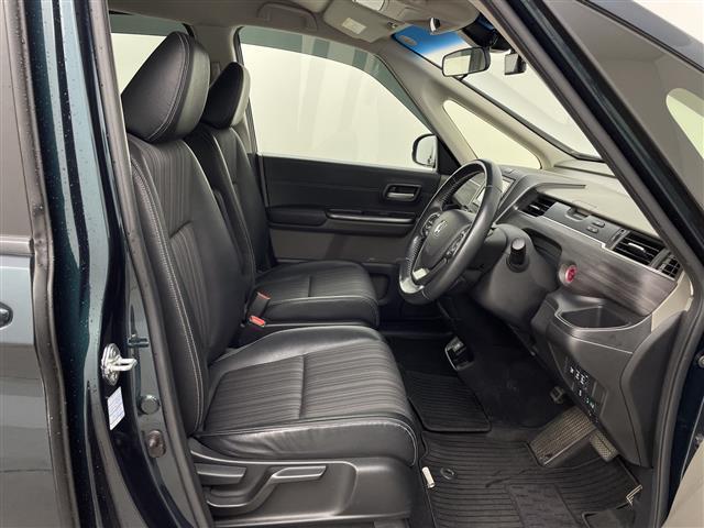 フリードハイブリッド ハイブリッド・Ｇホンダセンシング　純正ＳＤナビＣＤ／ＤＶＤ／ＢＴオーディオ前後ドラレコ両側パワースライドドアビルトインＥＴＣホンダセンシングオートクルーズコントロールレーンキープアシストハーフレザーシ（19枚目）