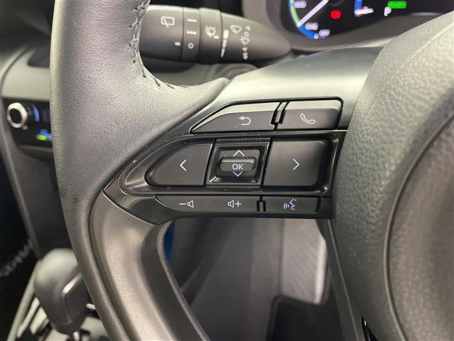 ヤリスクロス ハイブリッドＺ　アドベンチャー　純正ディスプレイオーディオ（ＢＴ／フルセグＴＶ）／プリクラッシュセーフティ／レーンキープアシスト／レーダークルーズコントロール／ハーフレザーシート／シートヒーター／ステアリングヒーター（7枚目）