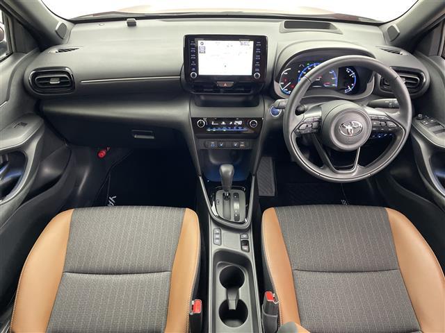 ヤリスクロス ハイブリッドＺ　アドベンチャー　純正ディスプレイオーディオ（ＢＴ／フルセグＴＶ）／プリクラッシュセーフティ／レーンキープアシスト／レーダークルーズコントロール／ハーフレザーシート／シートヒーター／ステアリングヒーター（42枚目）