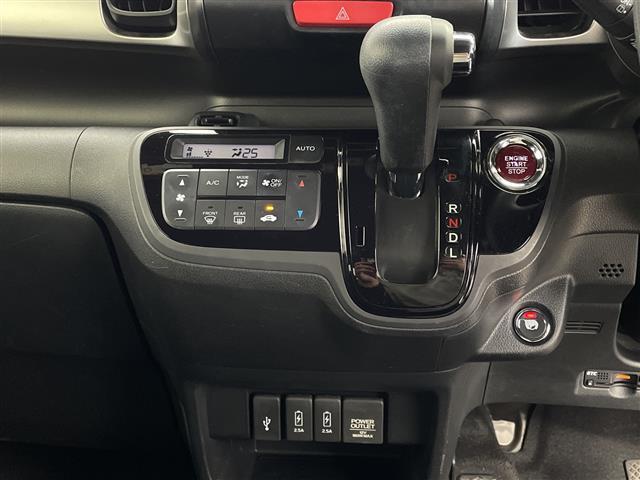 Ｎ－ＢＯＸスラッシュ Ｇ・Ｌパッケージ　純正ナビ　バックカメラ　ビルトインＥＴＣ　ステアリングリモコン　電子パーキング　電格ミラー　純正フロアマット　サウンドマッピングシステム　横滑り防止装置　チップアップシート　ヘッドライトレベライザー（12枚目）