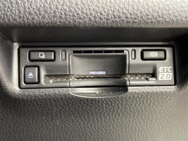 ハリアーハイブリッド Ｚ　レザーパッケージ　純正１２．３型ナビ　Ｂｌｕｅｔｏｏｔｈ　フルセグＴＶ　Ａｐｐｌｅｃａｒｐｌａｙ　フロント・サイドバックカメラ　ＥＴＣ２．０　ＪＢＬサウンドシステム　デジタルインナーミラー型ドラレコ　ワイヤレス充電（4枚目）