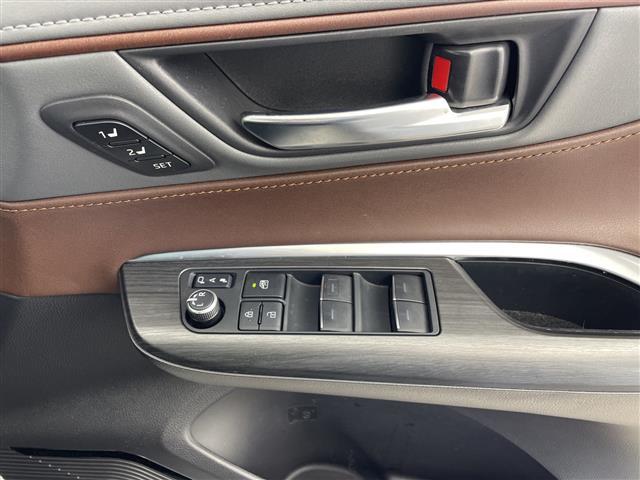 ハリアーハイブリッド Ｚ　レザーパッケージ　純正１２．３型ナビ　Ｂｌｕｅｔｏｏｔｈ　フルセグＴＶ　Ａｐｐｌｅｃａｒｐｌａｙ　フロント・サイドバックカメラ　ＥＴＣ２．０　ＪＢＬサウンドシステム　デジタルインナーミラー型ドラレコ　ワイヤレス充電（26枚目）