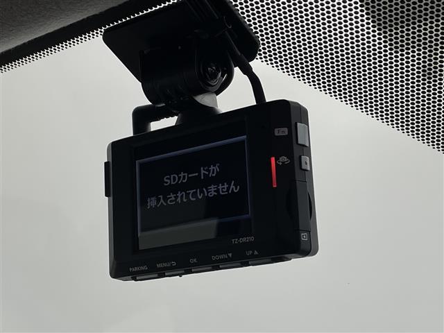 シエンタ Ｚ　ワンオーナー　禁煙車　純正ナビ　Ｂｌｕｅｔｏｏｔｈ　フルセグＦＭ　ＡＭ　ＡｐｐｌｅＣａｒＰｌａｙ　全方位カメラ　前後ドラレコ　両側パワスラ　トヨタセーフティセンス　前後ドラレコ　ビルドインＥＴＣ（3枚目）