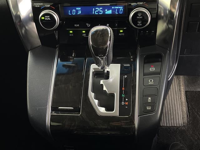 アルファード ２．５Ｓ　純正９型ナビ　バックカメラ　両側パワースライドドア　フリップダウンモニター　前後ドライブレコーダー　革調シートカバー　コーナーセンサー　純正１８インチアルミホイール　ＬＥＤヘッドライト　フォグライト（6枚目）