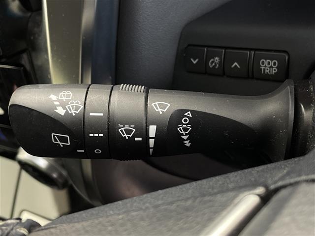 アルファード ２．５Ｓ　純正９型ナビ　バックカメラ　両側パワースライドドア　フリップダウンモニター　前後ドライブレコーダー　革調シートカバー　コーナーセンサー　純正１８インチアルミホイール　ＬＥＤヘッドライト　フォグライト（10枚目）