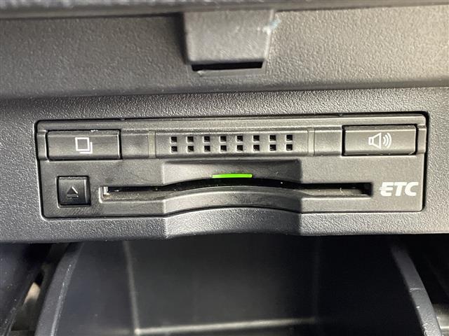 アルファード ２．５Ｓ　純正９型ナビ　バックカメラ　両側パワースライドドア　フリップダウンモニター　前後ドライブレコーダー　革調シートカバー　コーナーセンサー　純正１８インチアルミホイール　ＬＥＤヘッドライト　フォグライト（14枚目）