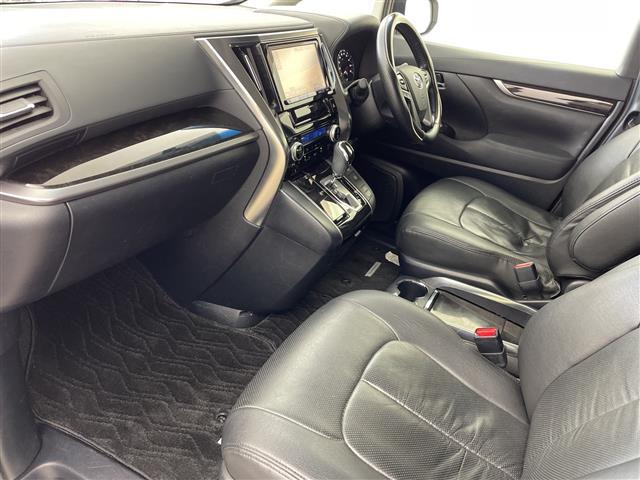 アルファード ２．５Ｓ　純正９型ナビ　バックカメラ　両側パワースライドドア　フリップダウンモニター　前後ドライブレコーダー　革調シートカバー　コーナーセンサー　純正１８インチアルミホイール　ＬＥＤヘッドライト　フォグライト（24枚目）