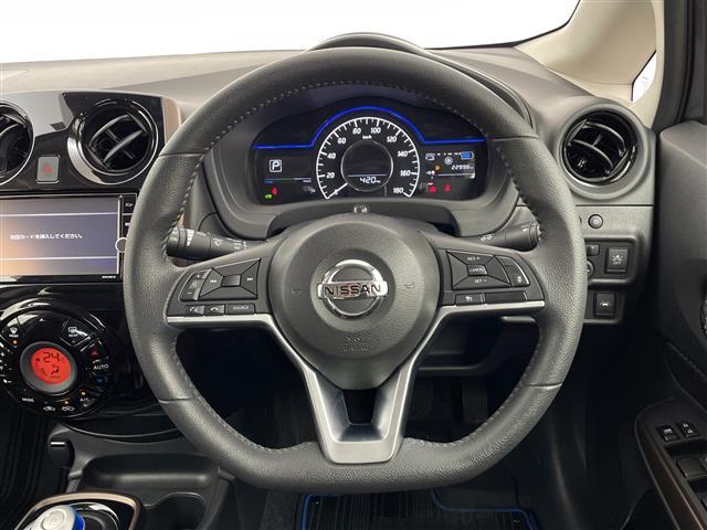 ノート e-パワー メダリスト 純正ナビ アラウンドビューモニター クルーズコントロール エマージェンシーブレーキ レーンキープアシスト デジタルインナーミラー ETC オートライト 純正フロアマット ドアバイザー LEDライト(5枚目)