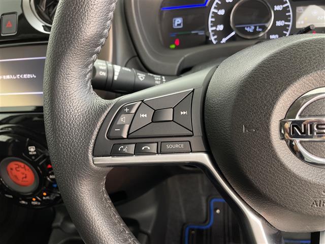 ノート e-パワー メダリスト 純正ナビ アラウンドビューモニター クルーズコントロール エマージェンシーブレーキ レーンキープアシスト デジタルインナーミラー ETC オートライト 純正フロアマット ドアバイザー LEDライト(6枚目)